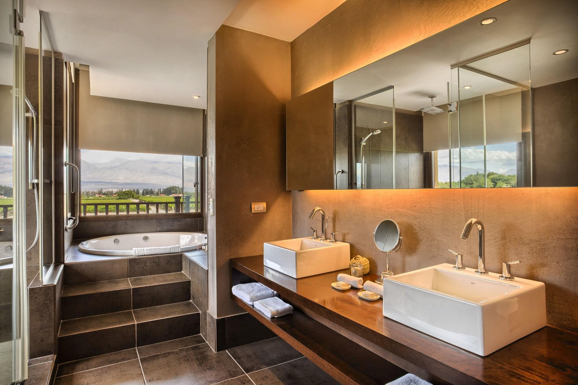 Hotel Grace Cafayate Esterno foto Bathroom