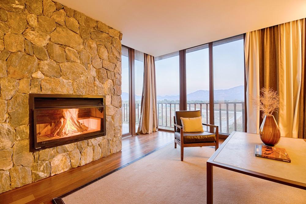 Hotel Grace Cafayate Esterno foto A suite at The Lodge at Blue Sky