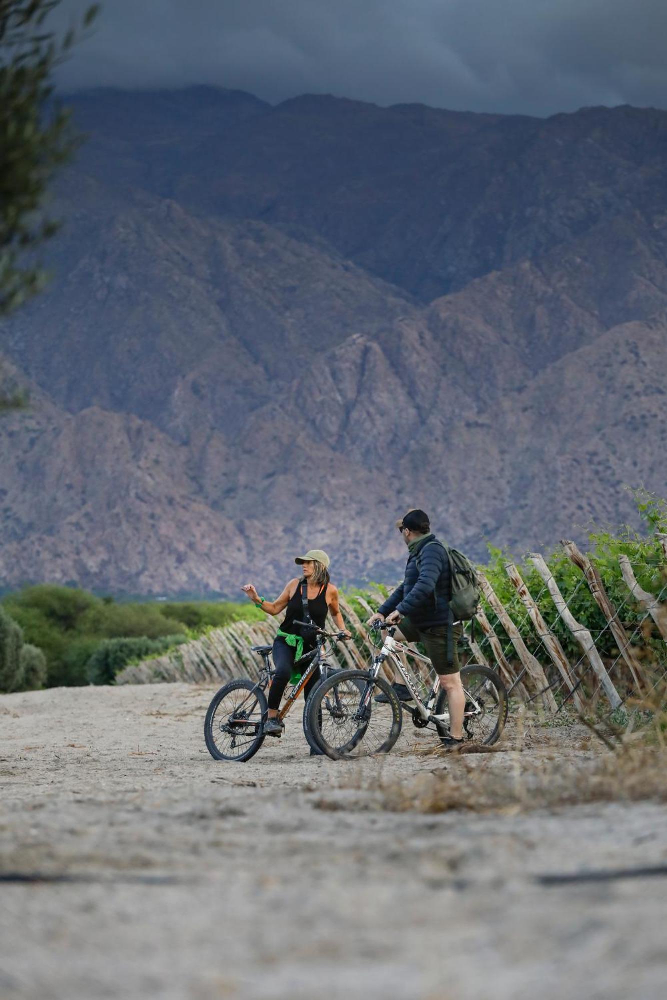 Hotel Grace Cafayate Esterno foto Biking in the Santa Rosa Mountains