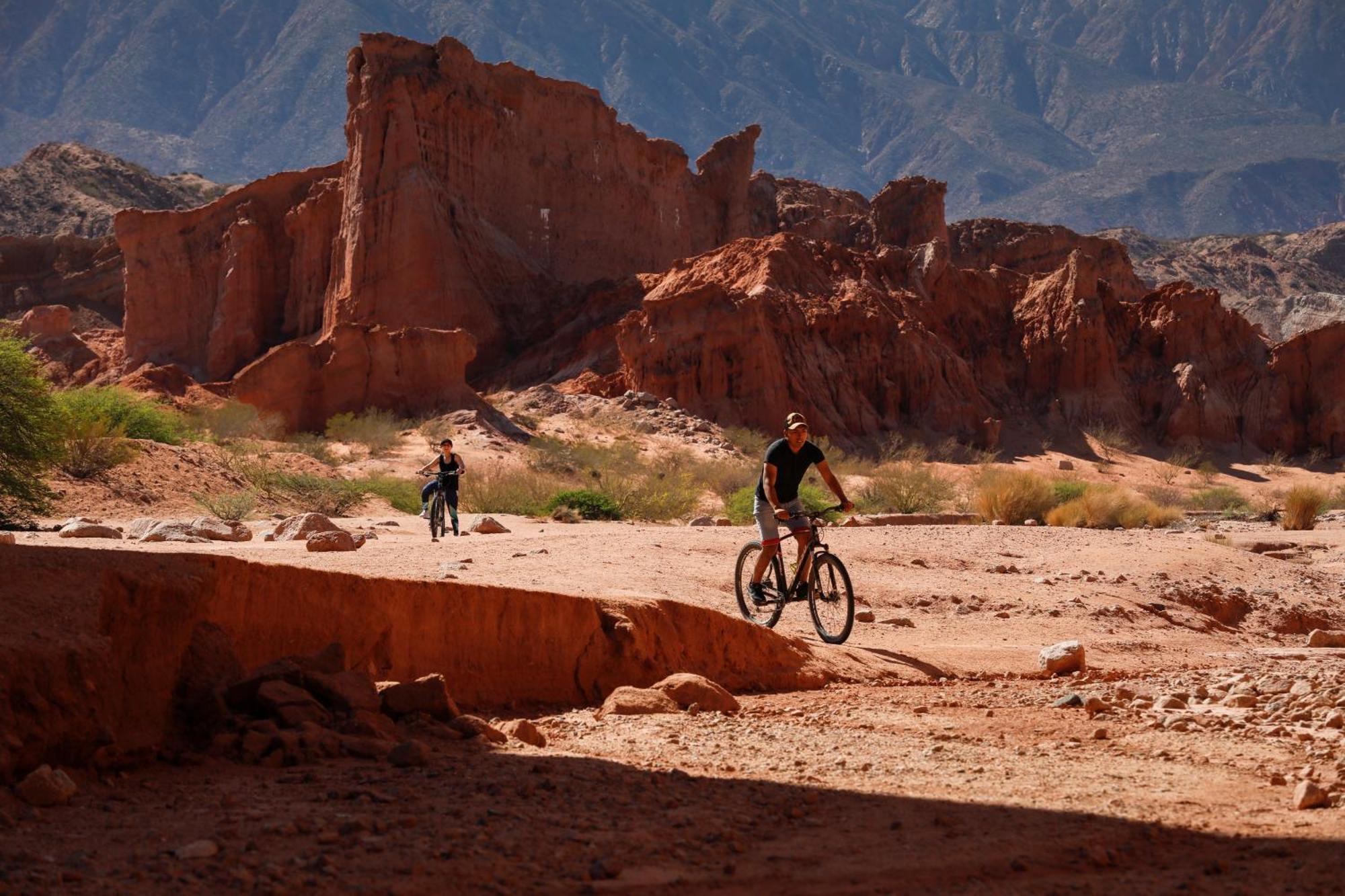 Hotel Grace Cafayate Esterno foto Biking at the Grand Canyon