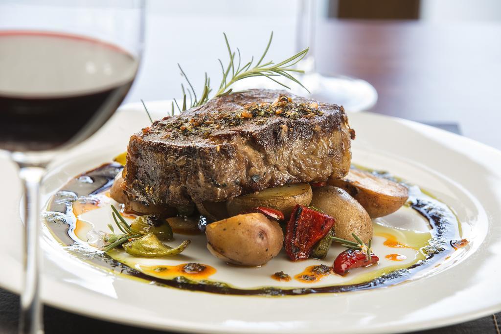 Hotel Grace Cafayate Esterno foto A steak prepared with a dry rub